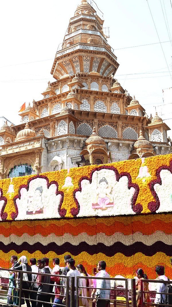 Ganesh Jayanti 2024 Punekars Throng Shreemant Dagdusheth Halwai