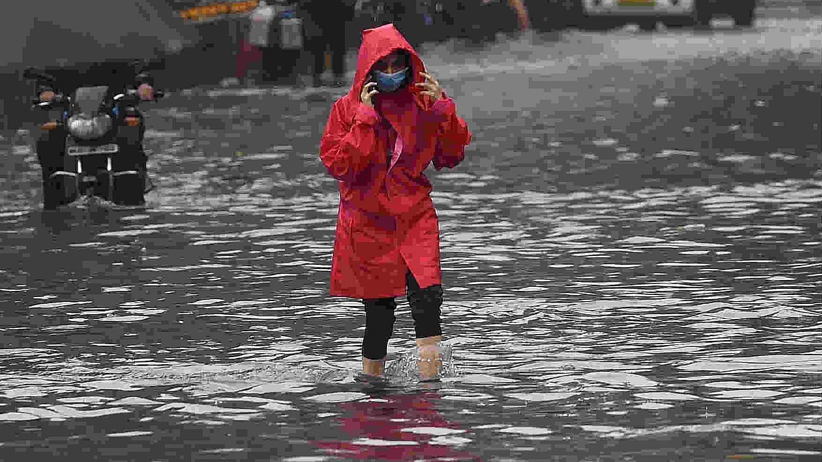 Mumbai Flood Woes Persist Despite BMC Mitigation Measures; Rail Services Hit Near Sion-Kurla