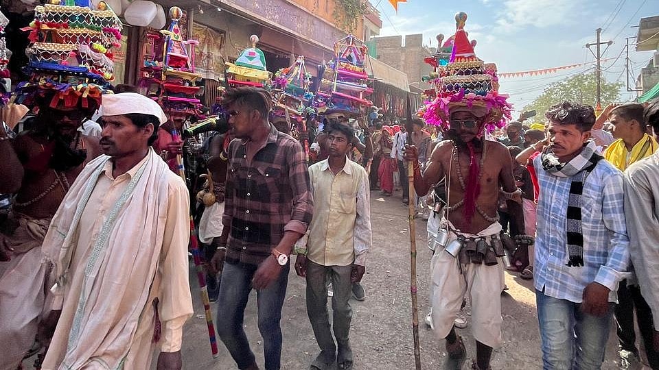 Madhya Pradesh: People Throng Bhagoriya Haat In Balwadi 
