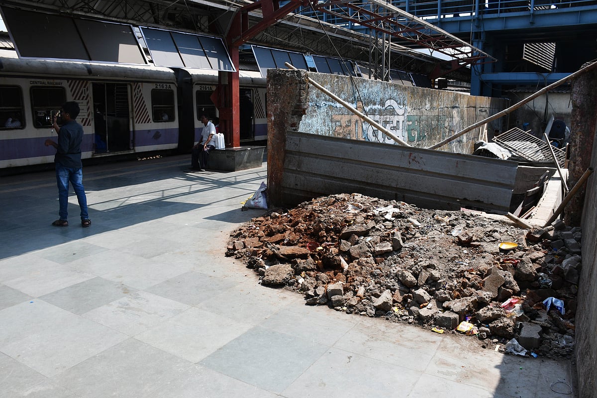 Debris and Construction In The Middle Of the Platform