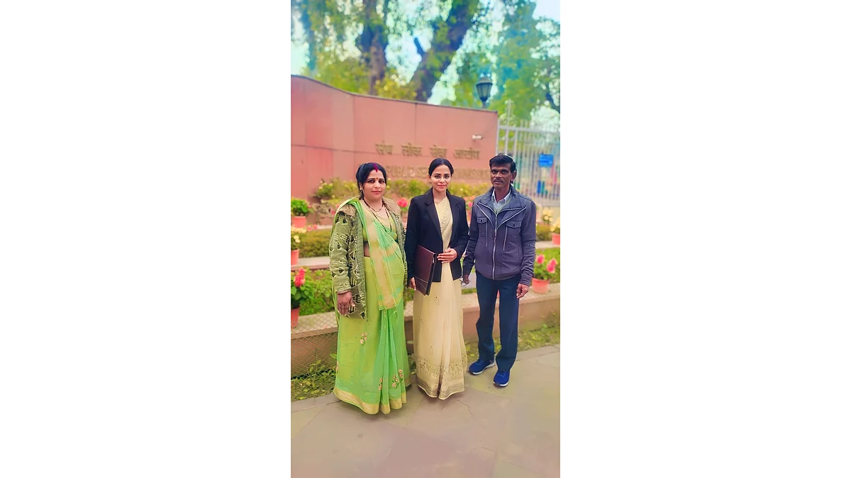 Bharti Sahu with her parents