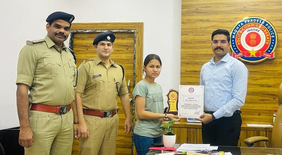 Indore: Cops Reward Minor For Helping Trace Missing girl