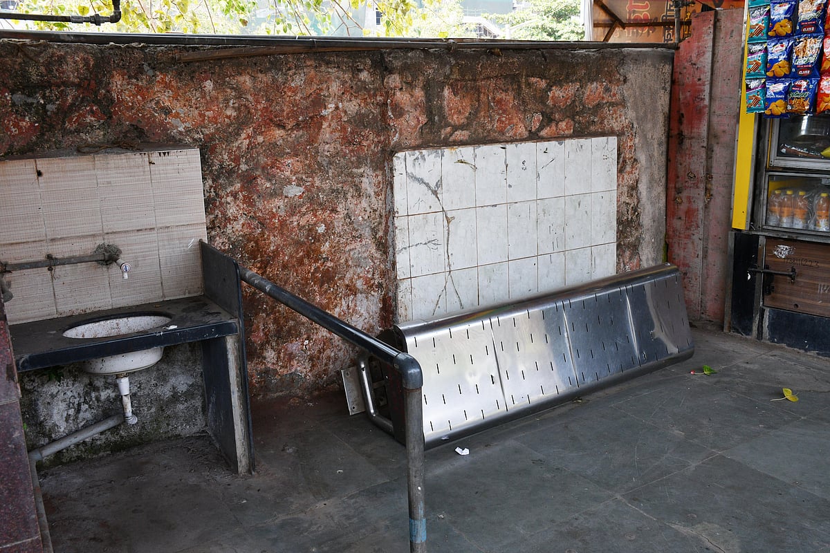 Seat-less Seats for Commuters