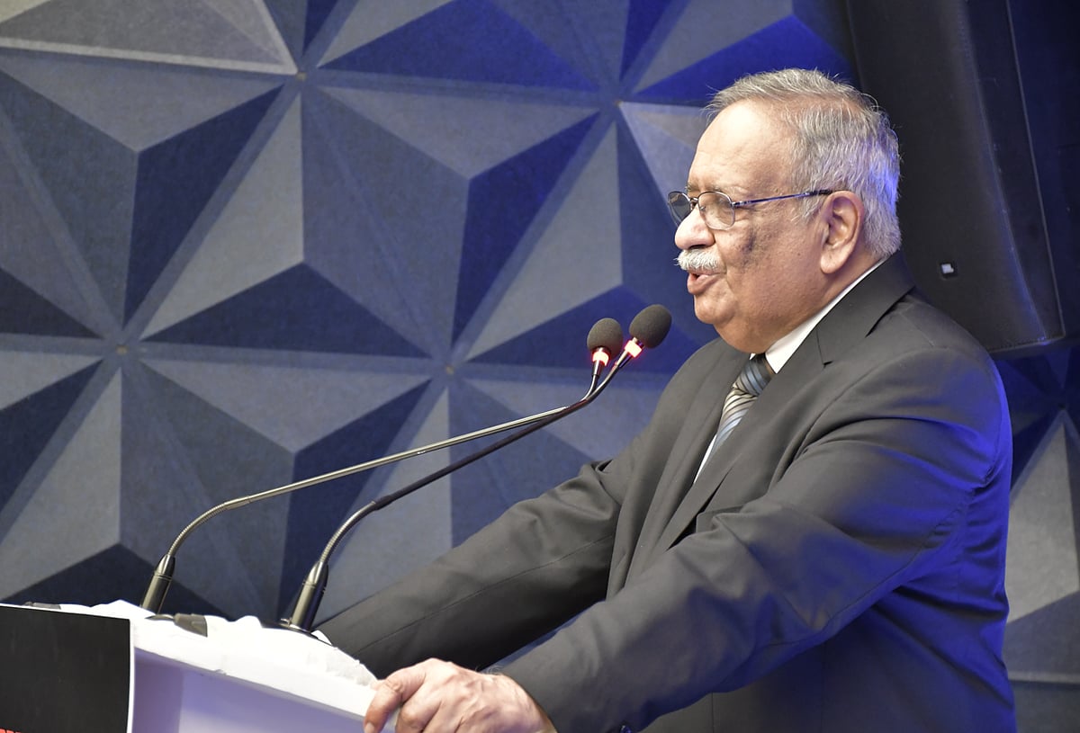 Former SEBI chairman, M Damodaran, honoured with the Lifetime Achievement Award for championing corporate governance, addressing the audience