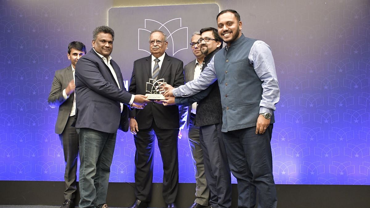 (L-R) Abhinandan Lodha, Founder, House of Abhinandan Lodha, Bijoy Kumar Biswal, CFO, Paradeep, Sudhi Mishra, Head Crop Comm, Paradeep and Sushnato Lahiri, DGM-Corporate Strategy & Industrial Relations accepting award from M Damodaran, Former SEBI Chairman, Devang Gheewala, CFO,
Kotak Bank Ltd