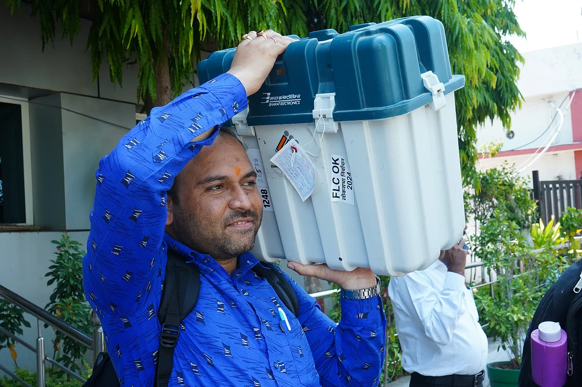 Polling staff in Ujjain