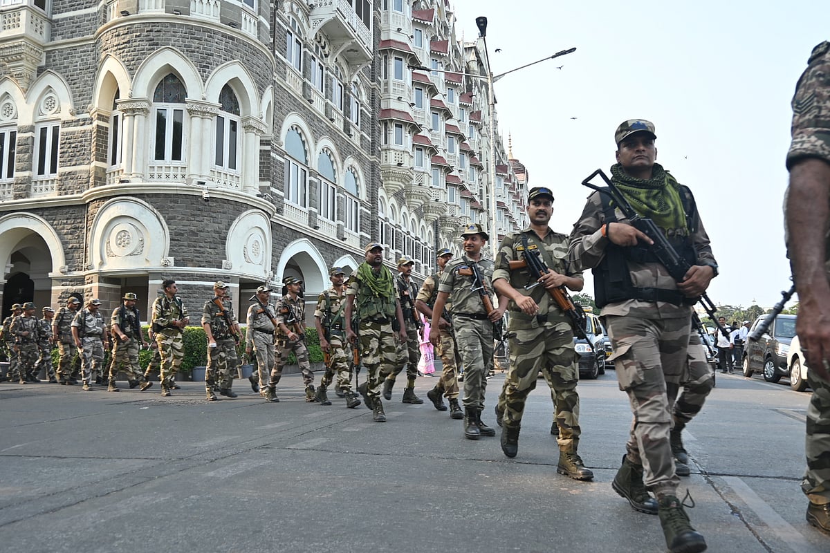 Police personnel, CISF, BSF, CRF and MSB during a route march at Gateway of India ahead of Lok
Sabha election