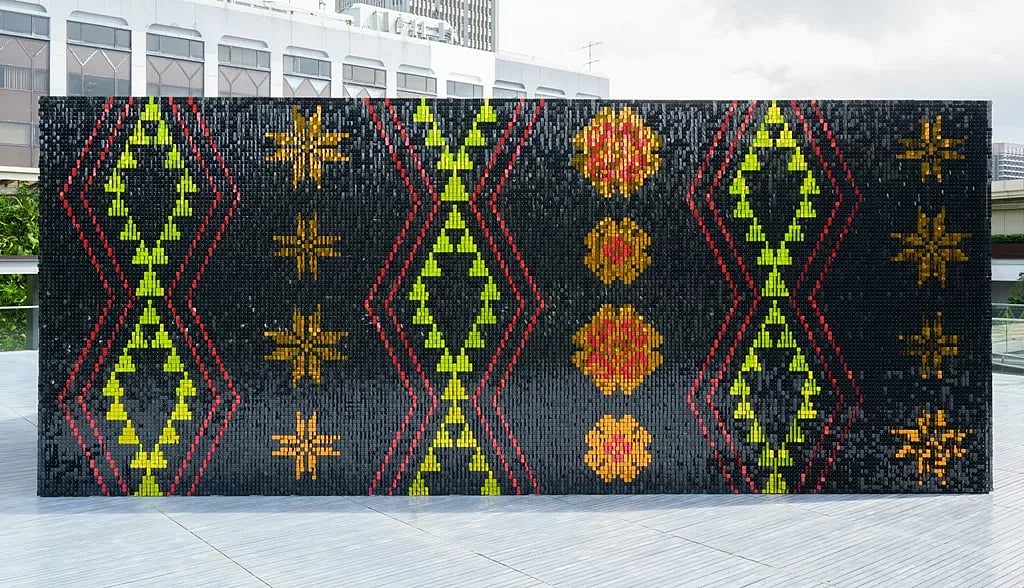 Installation view of GLISTEN wall with Tāniko patterns. Photo courtesy: National Gallery Singapore