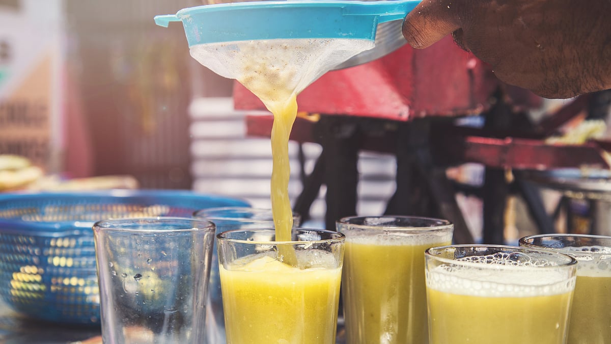 Disgusting! Man Spits In Sugarcane Juice & Serves To Customer In Noida; 2 Arrested | Canva