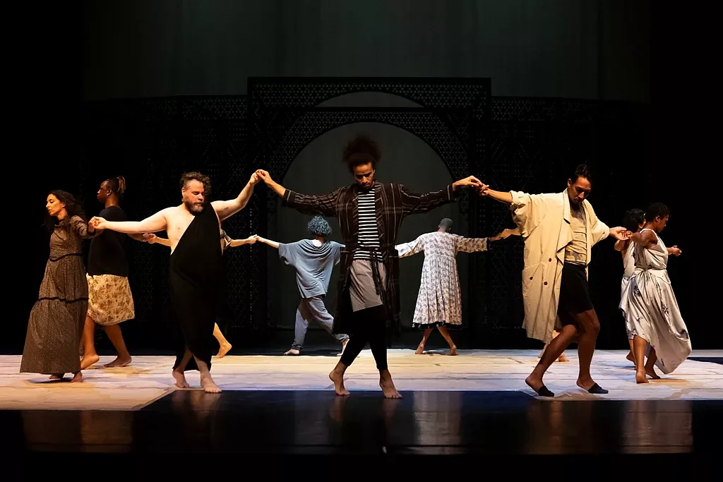 The Romeo makes way for a multitude of protagonists to emerge through the language of movement. Photo courtesy: Dajana Lothert