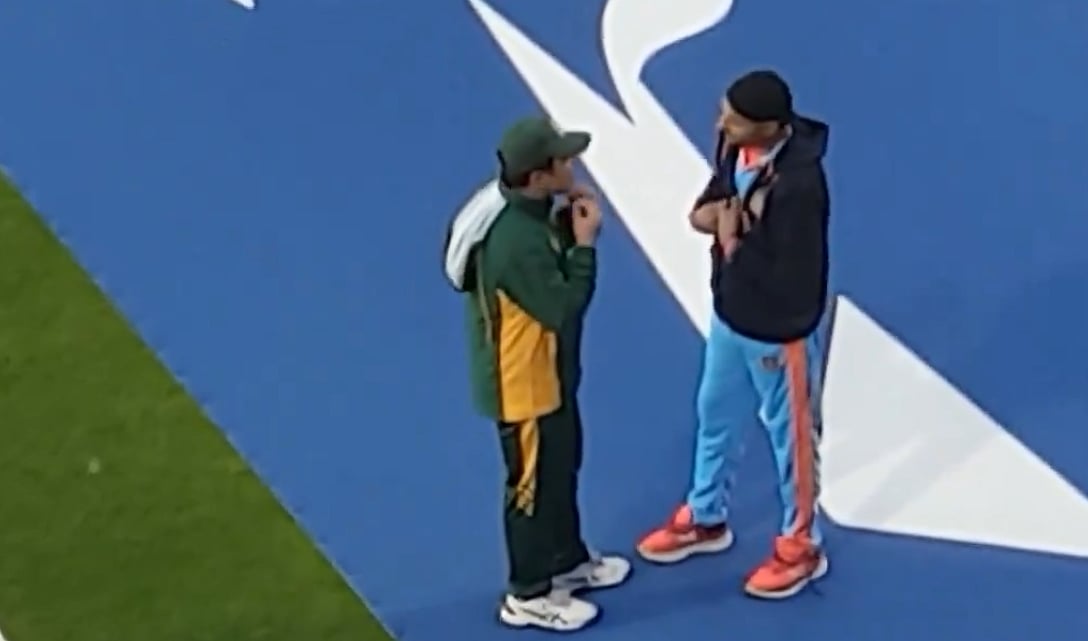 Kamran Akmal and Harbhajan Singh. | (Credits: Screengrab)