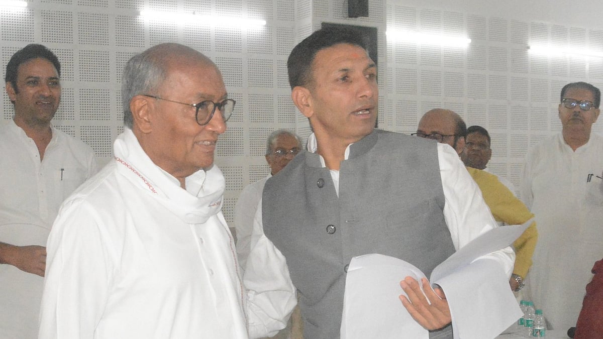 State Congress president Jeetu Patwari, and former CM Digvijaya Singh at the meeting | 