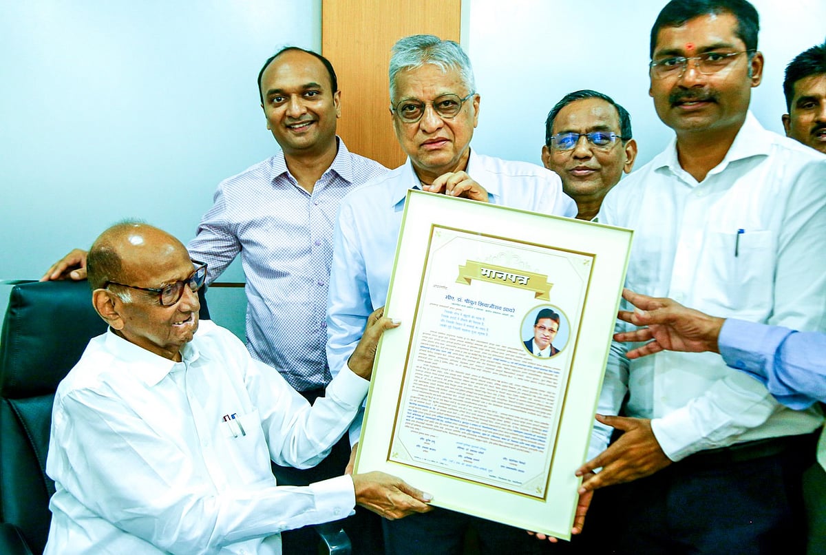 Pune: Sharad Pawar Bestows Lifetime Achievement Award On CA Dr SB Zaware |