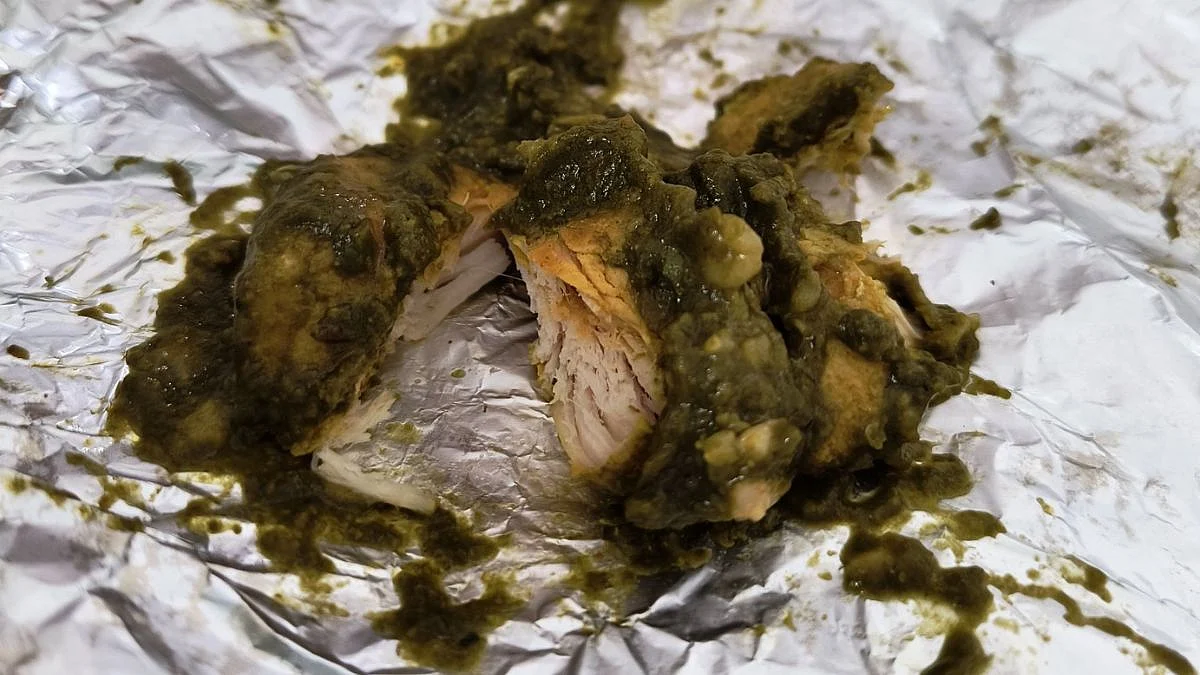 Woman Shocked To Receive Chicken Pieces In Veg Pulao | X/@himisingh01