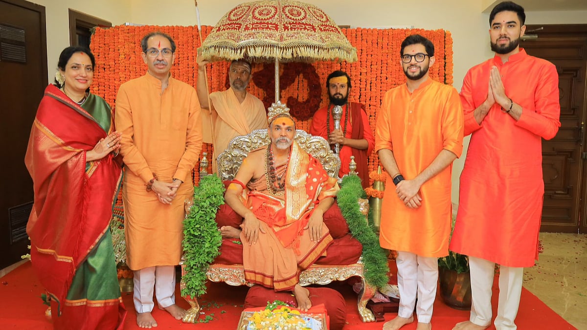 Mumbai: Shankaracharya Of Joshimath Visits Uddhav Thackeray At Matoshree, Condemns Betrayal And Opposes Kedarnath Replica In Delhi | 