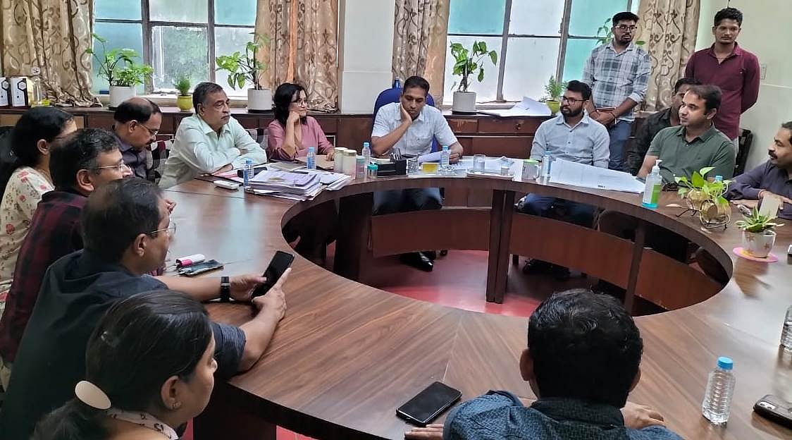 Collector chairs the meeting of officials at Chacha Nehru Hospital | 