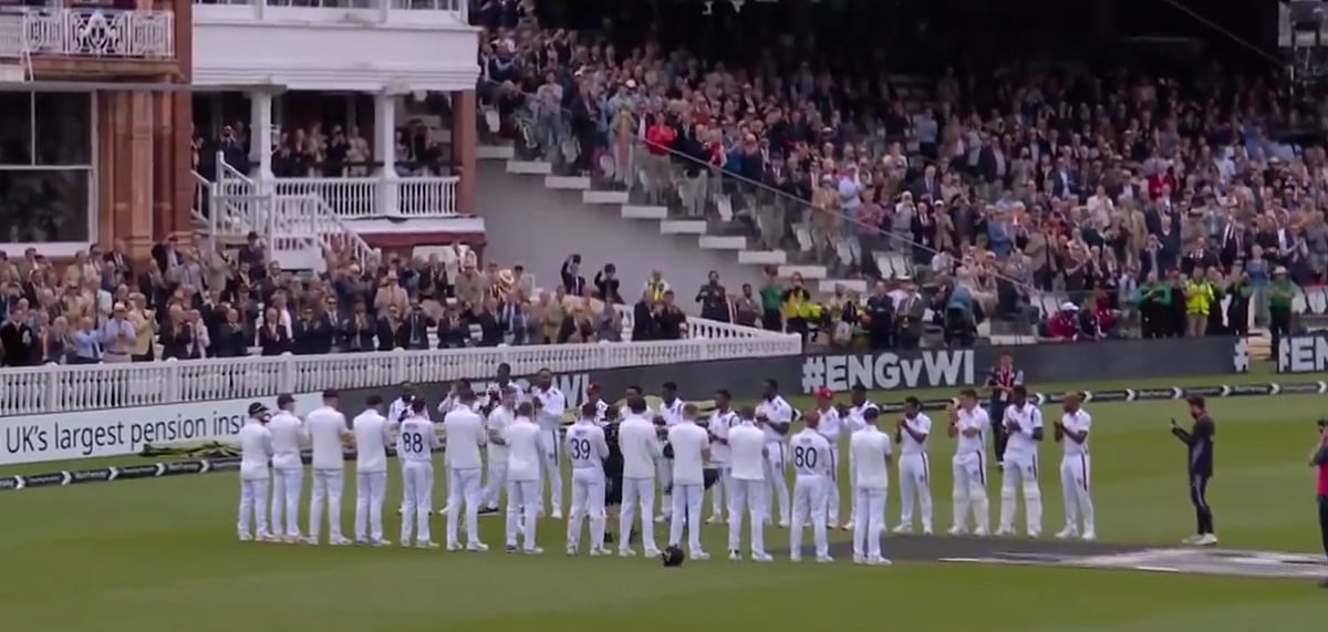 James Anderson gets a guard of honour. | (Credits: Screengrab)