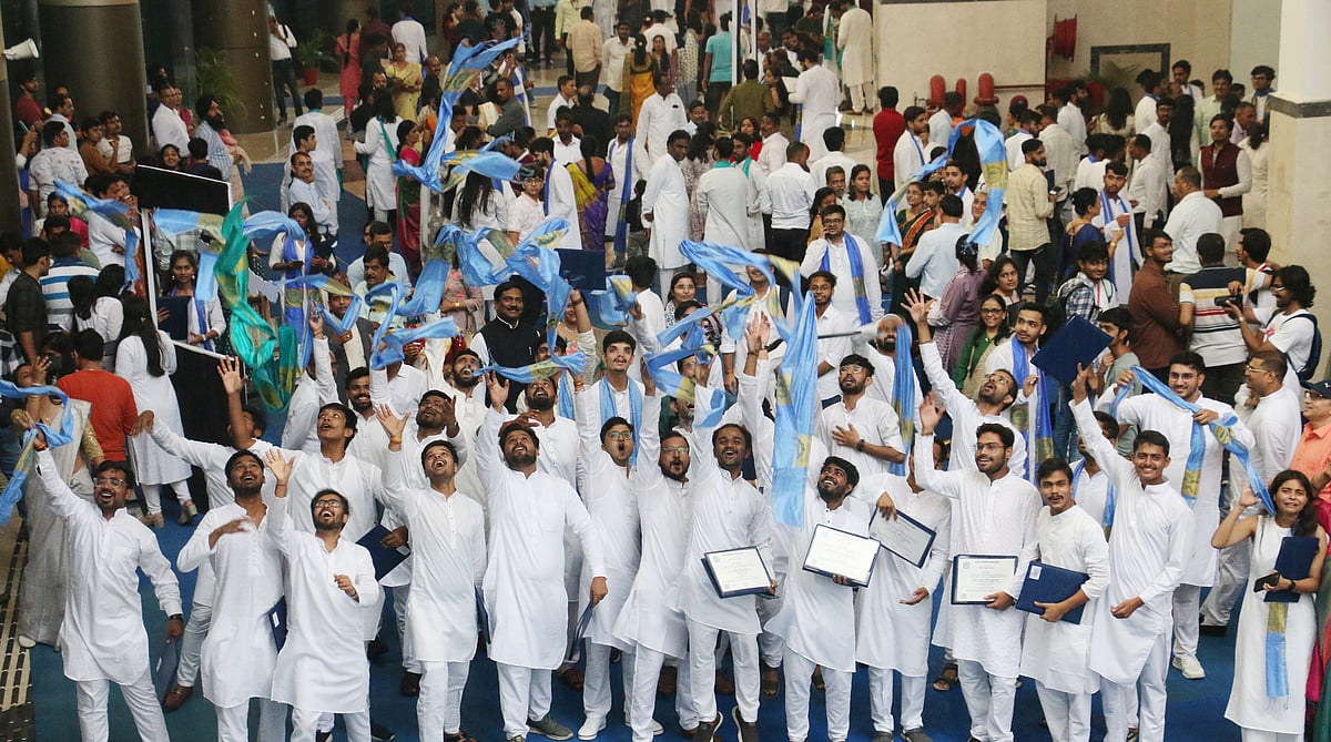 Indore: IITians With Goal To Make India Proud; 673 Including 161 Girls Graduate  | ANANDSHIVRE