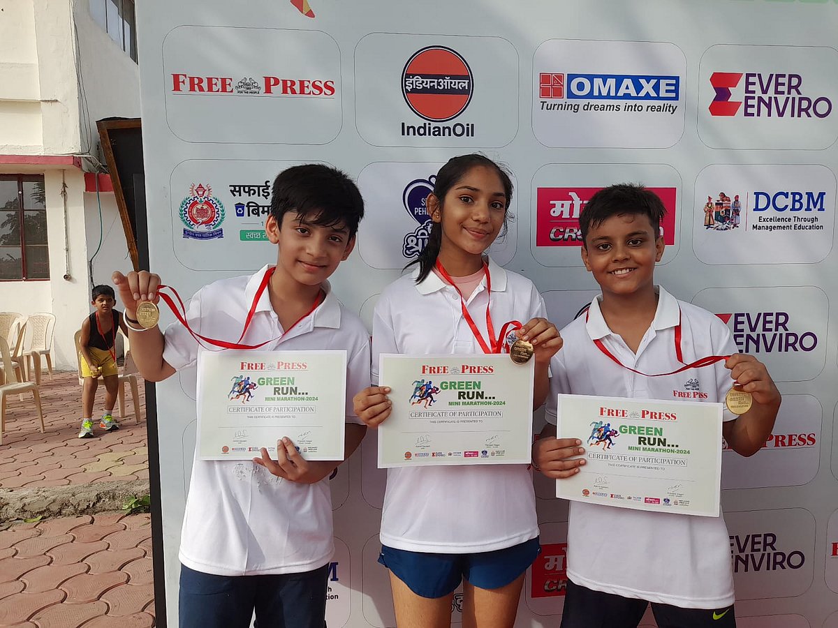 Hridhay shah, Vaidik patidar, Pawani Shah ran their first marathon with Free Press. The trio completed the whole marathon.