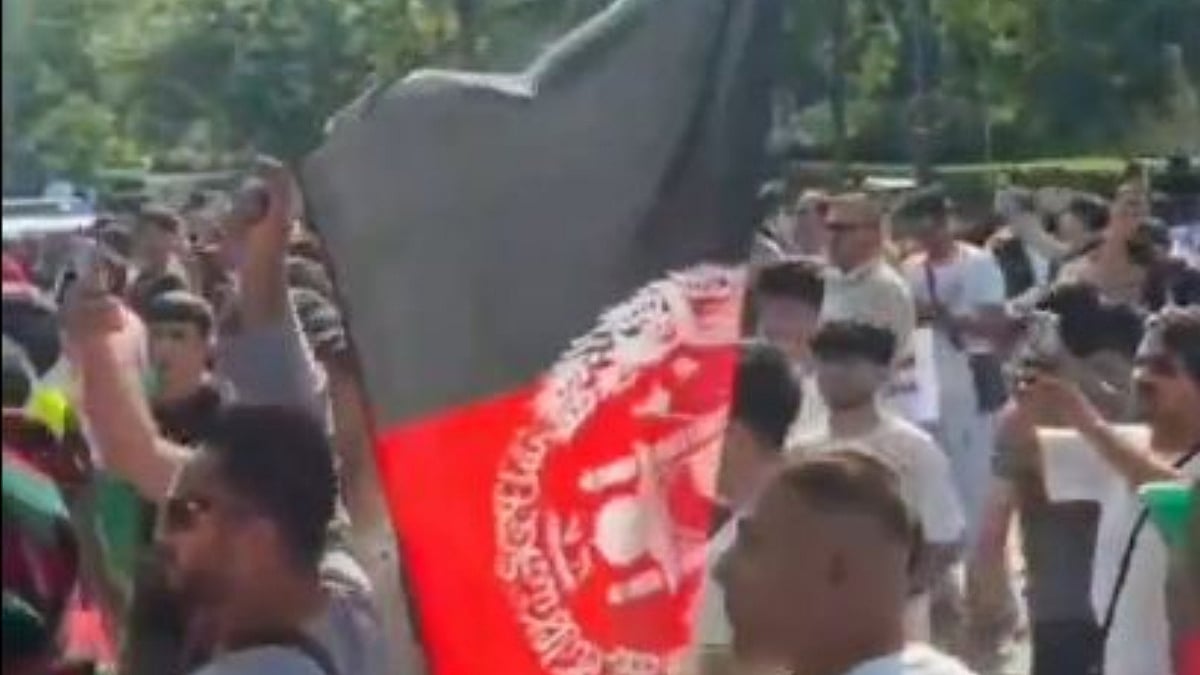 Video Shows Afghan Nationals Attacking Pakistan Consulate In Germany, Pulling Down Pakistani flag: Reports