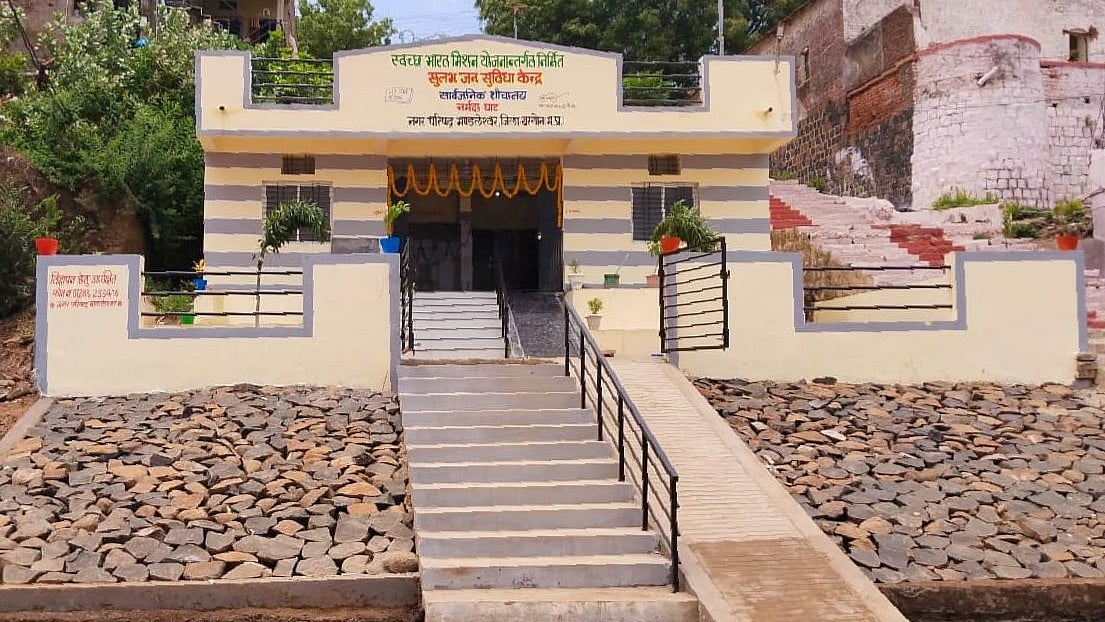 Deluxe toilet in Mandleshwar |