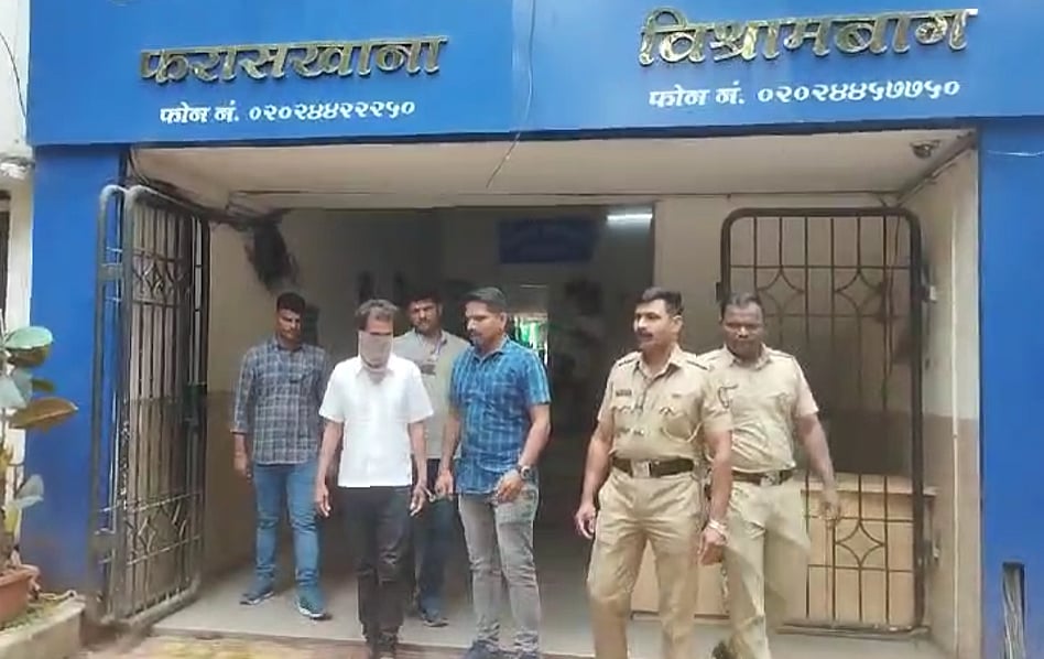 Pune Shocker! Drunk Man Attempts To Set Police Officers On Fire, Arrested (VIDEO) | Video Screengrab