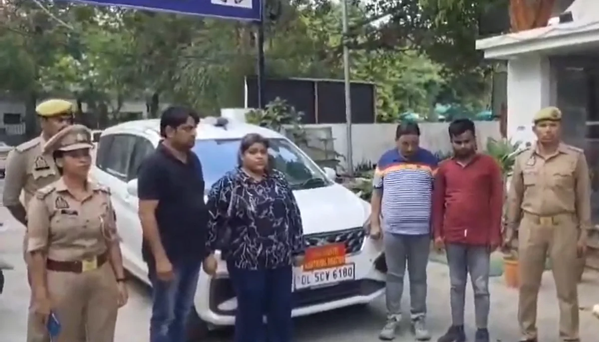 The accused in Ghaziabad police custody | Screengrab from X video