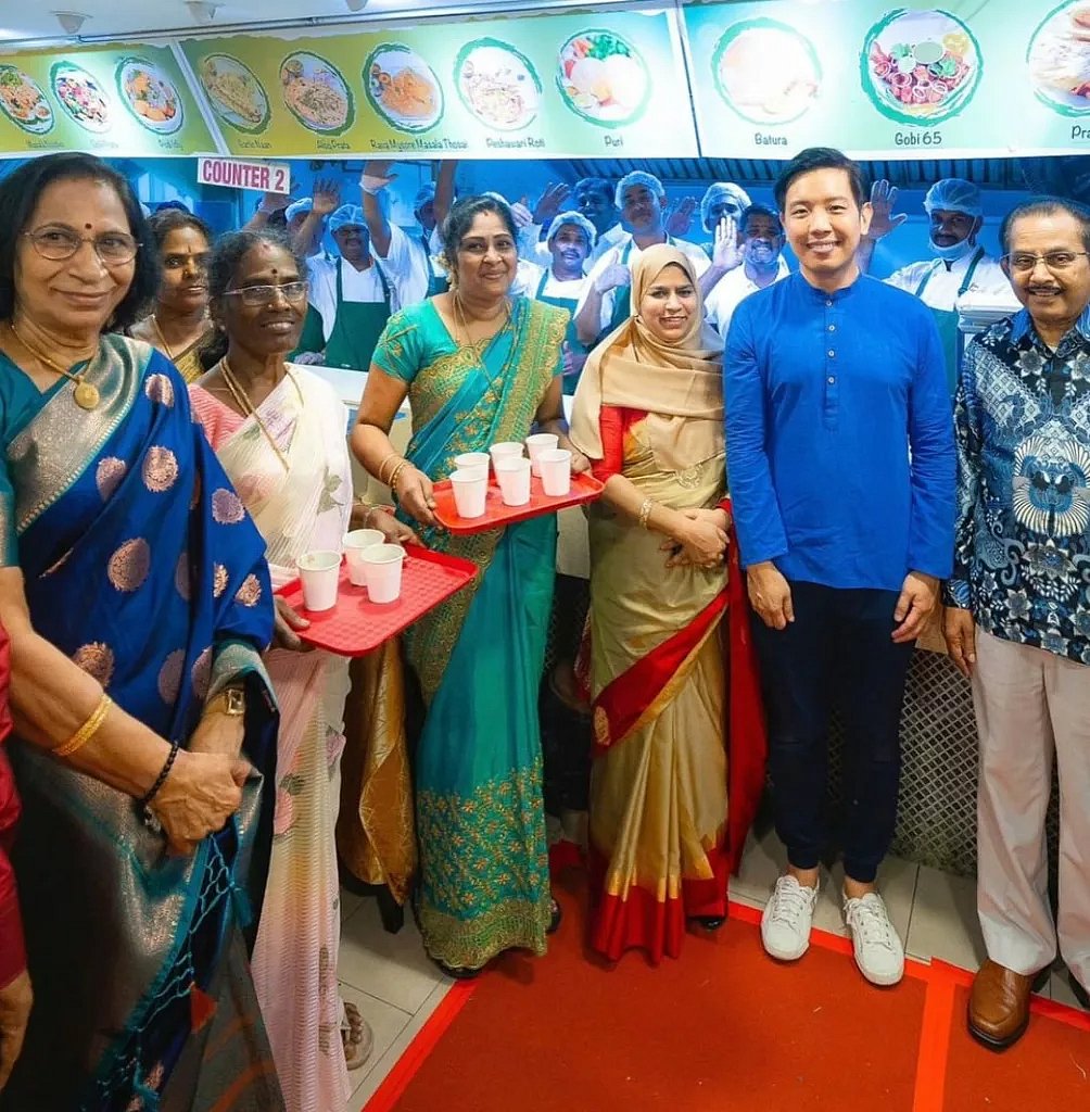 Singapore minister Alvin Tan (second from right) at the Ananda Bhavan celebratory dinner. Photo courtesy: Instagram/ alvinshtan