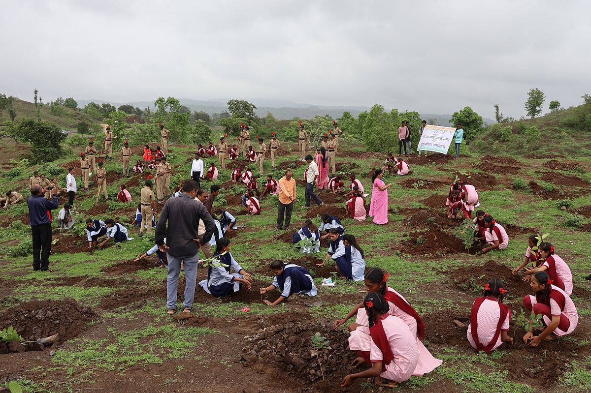 Jalgaon: Students Mobilise to Reforest Satpura on Madhukarrao Chaudhary Memorial Day | 