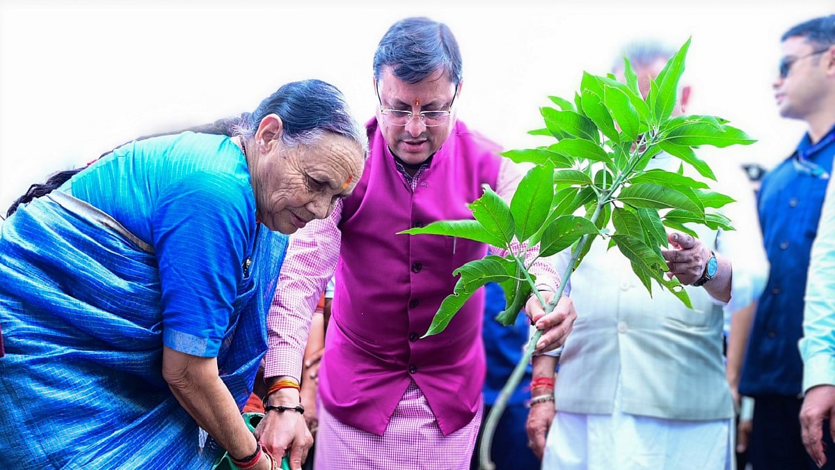 Uttarakhand CM Pushkar Singh Dhami Plants Trees With His Mother Under ‘Ek Ped Maa Ke Naam’ Campaign | 