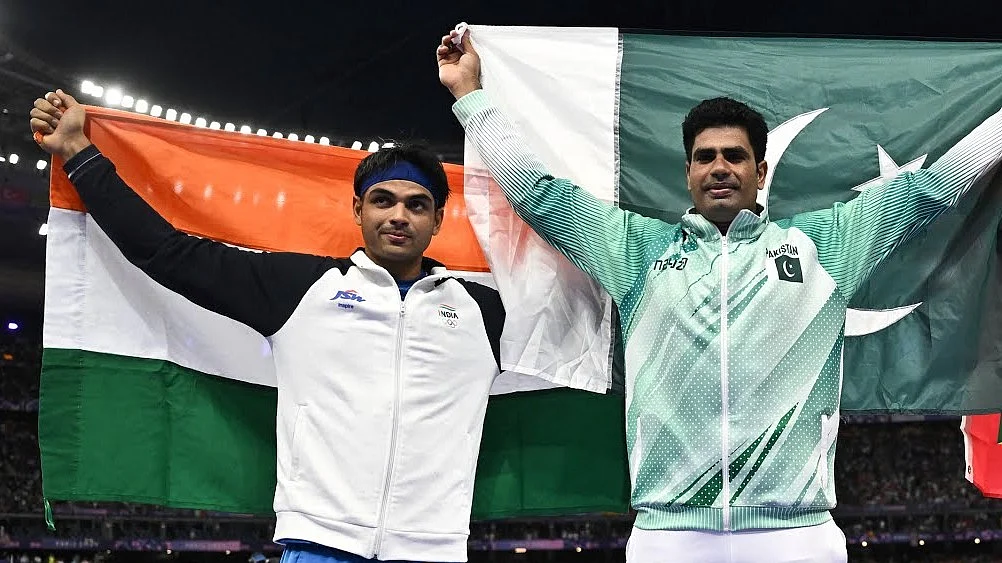 Neeraj Chopra (L) & Pakistan's Arshad Nadeem | File Pic
