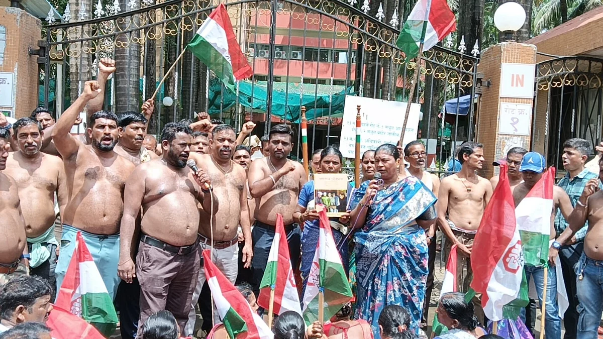 Mira-Bhayandar: Contractual Workers Stage Semi-Nude Protest At MBMC Office Over Dues And Allowances |