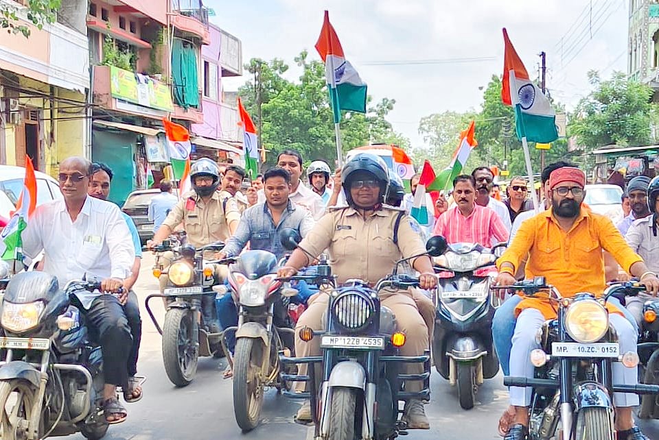 CAUTION: Traffic Rules Flouted By Public Representatives During Tiranga Yatra  | FP Photo 
