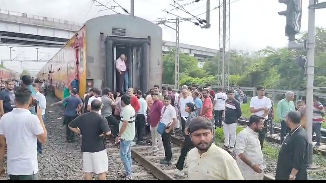 Ahmedabad-Mumbai Double Decker Express Coaches Detach Near Surat