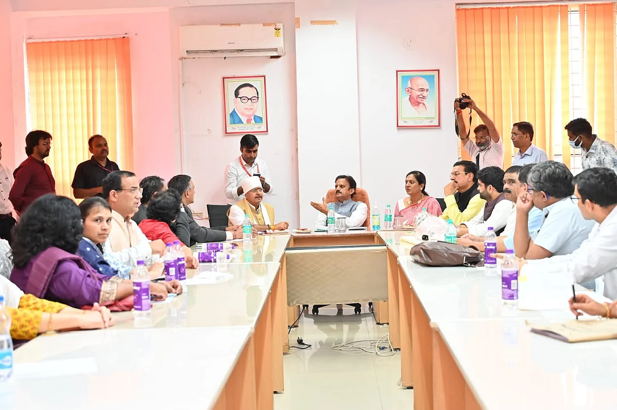Dy CM Shukla reviews super specialty service works at Sagar’s Bundelkhand Medical College |