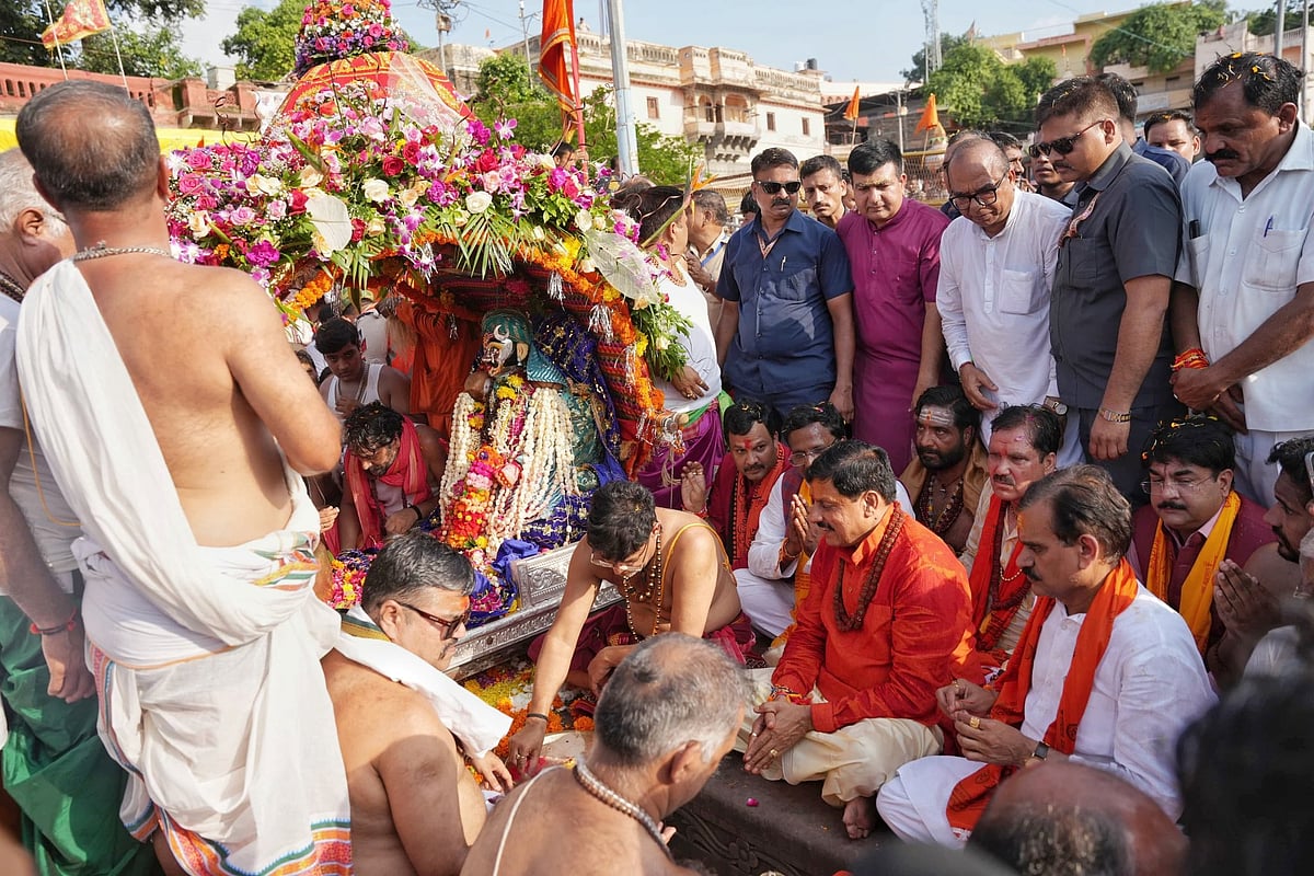 Shravan 2024: Mahakal's Fifth Sawari Taken Out Amid Fanfare In Ujjain; Devotees Along With CM Mohan Yadav Drench In Devotion (WATCH)