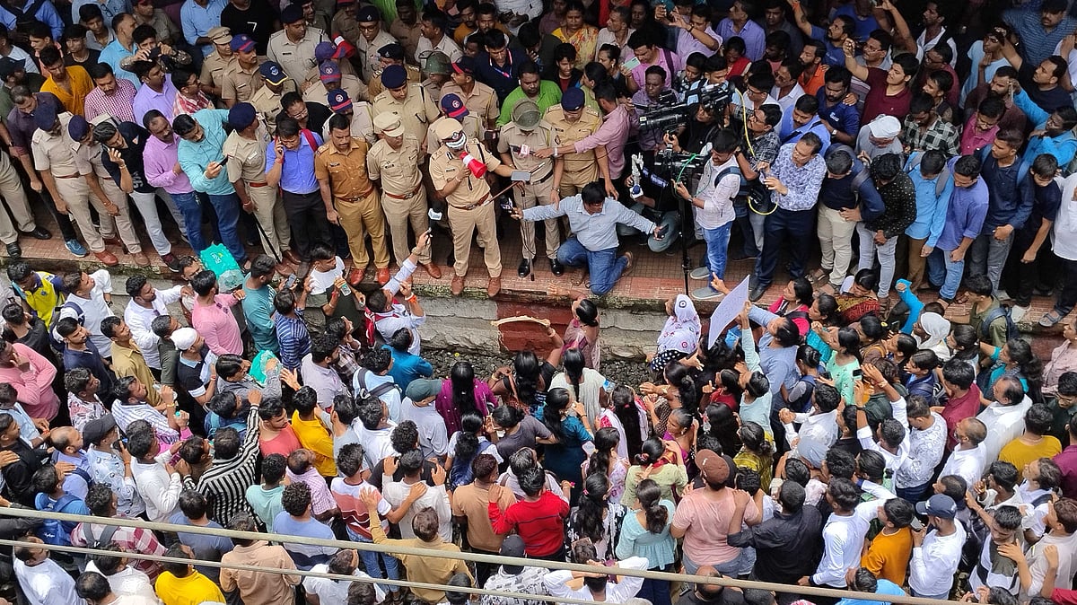 Badlapur Sexual Assault: FIR Registered Against 300 Protestors, 40 Arrested