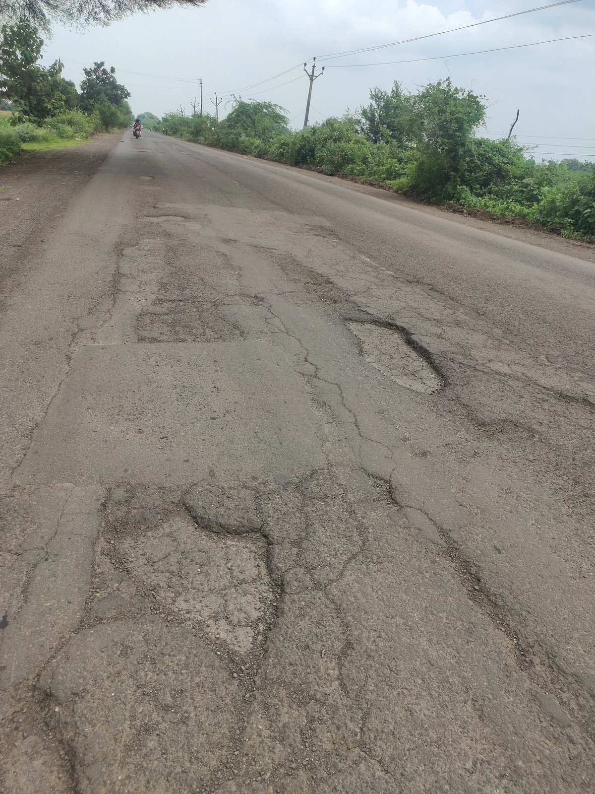 Damaged and pothole-ridden road at Sendhwa-Khetia Highway | FP Photo