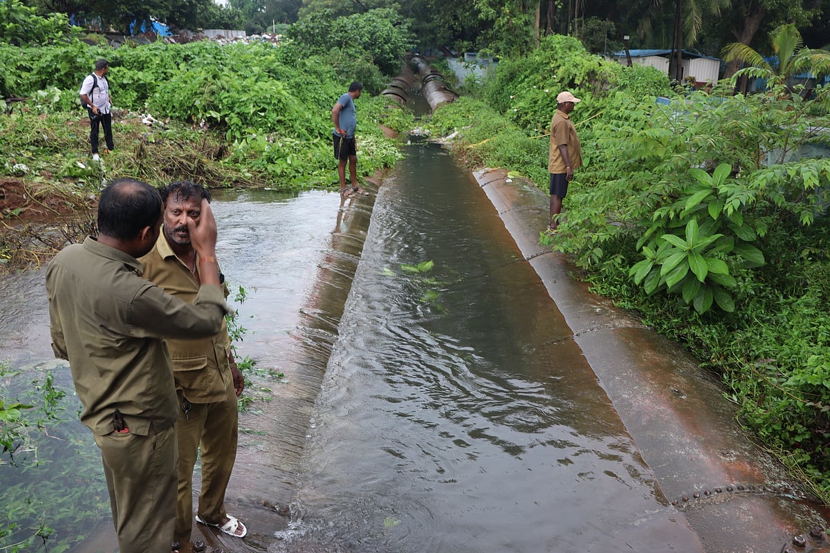 Authorities monitoring after the huge waterpipes line tank in Powai