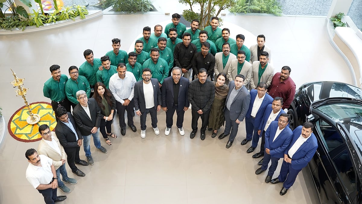 Mr. Shailesh Chandra, Managing Director, Tata Passenger Electric Mobility Limited (TPEM) and Tata Motors Passenger Vehicles Limited (TMPV) and Mr. Babu Moopan, Chairman, Luxon Motors Private Limited, with the TPEM and Luxon Motors’ leadership along with the store team at the inauguration of TATA.ev Edappally