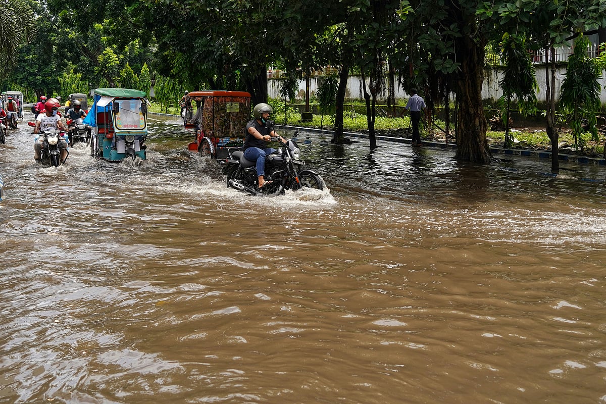 Jalgaon: Floods In Six Rivers Across Raver Tehsil; Floodwaters Enter Ahirwadi School