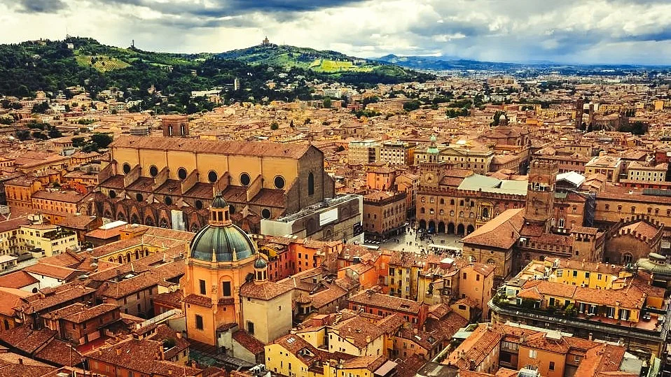 Longo was born in Italy’s Emilia-Romagna region in 1962. He graduated in Political Science from Luiss in Rome.