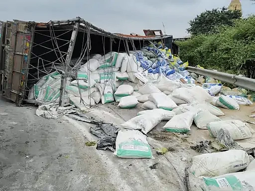Truck overturns after accident near Ganpati Ghat on Agar–Bombay National Highway | FP Photo