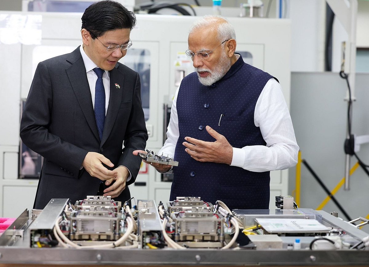 Singaporean PM Lawrence Wong (left) and Indian PM Narendra Modi at the semiconductor facility