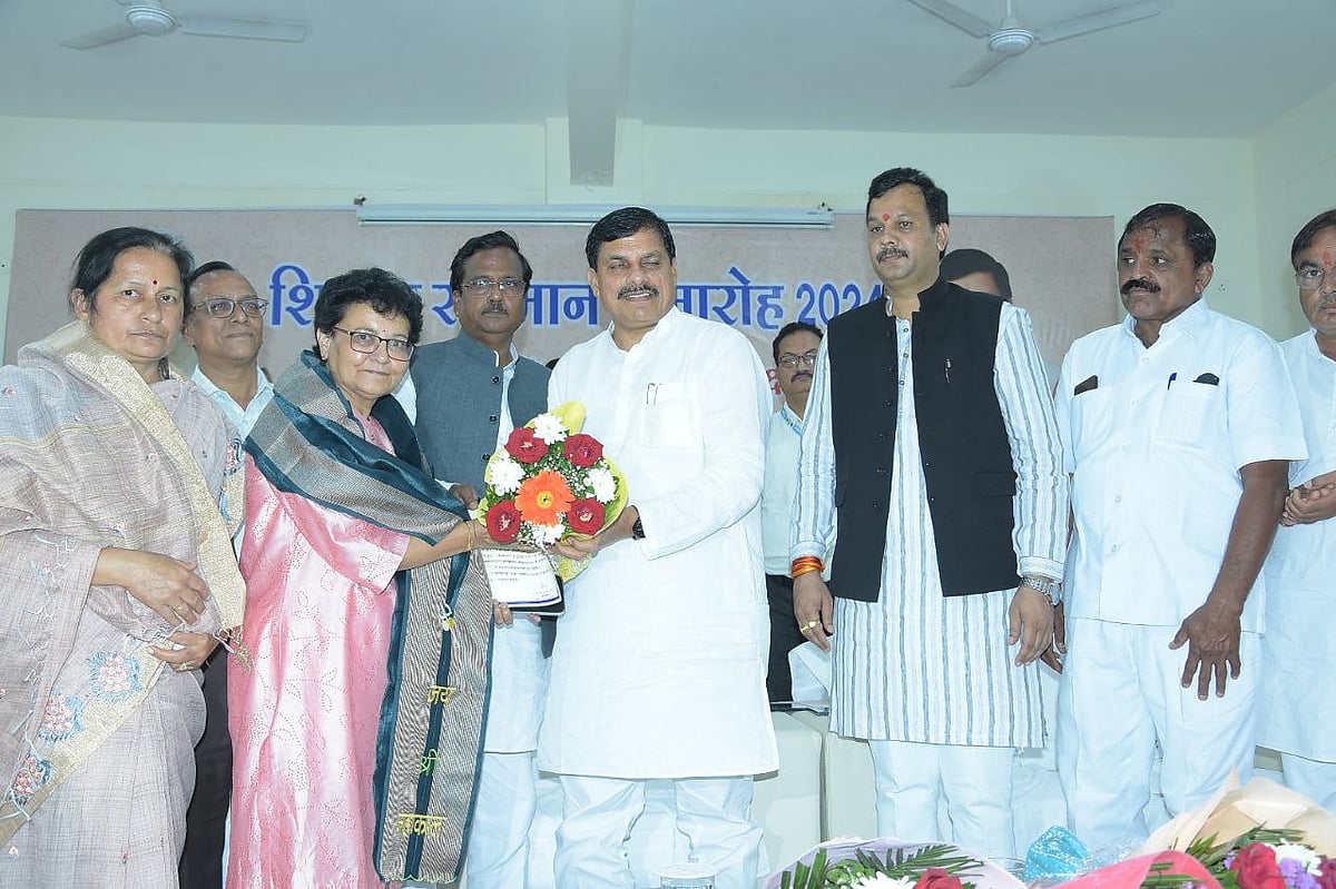 CM Mohan Yadav felicitates teachers |