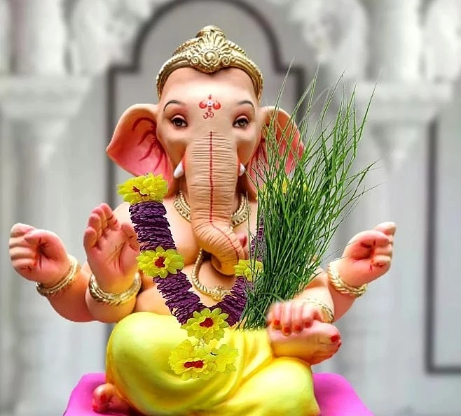 Ganesh murti with Durva