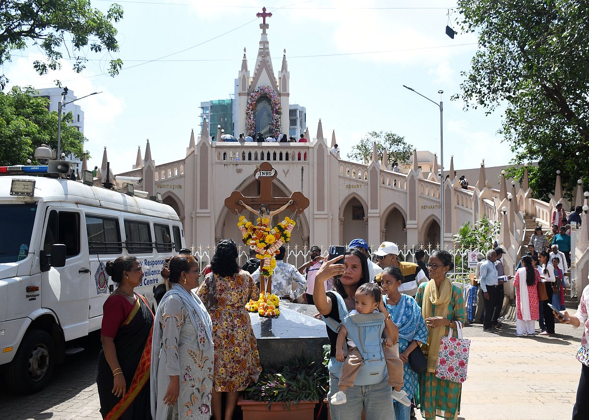 Devotees at Mount Mary Church in Bandra (West) to celebrate
the birthday of Mother Mary, on Sunday.