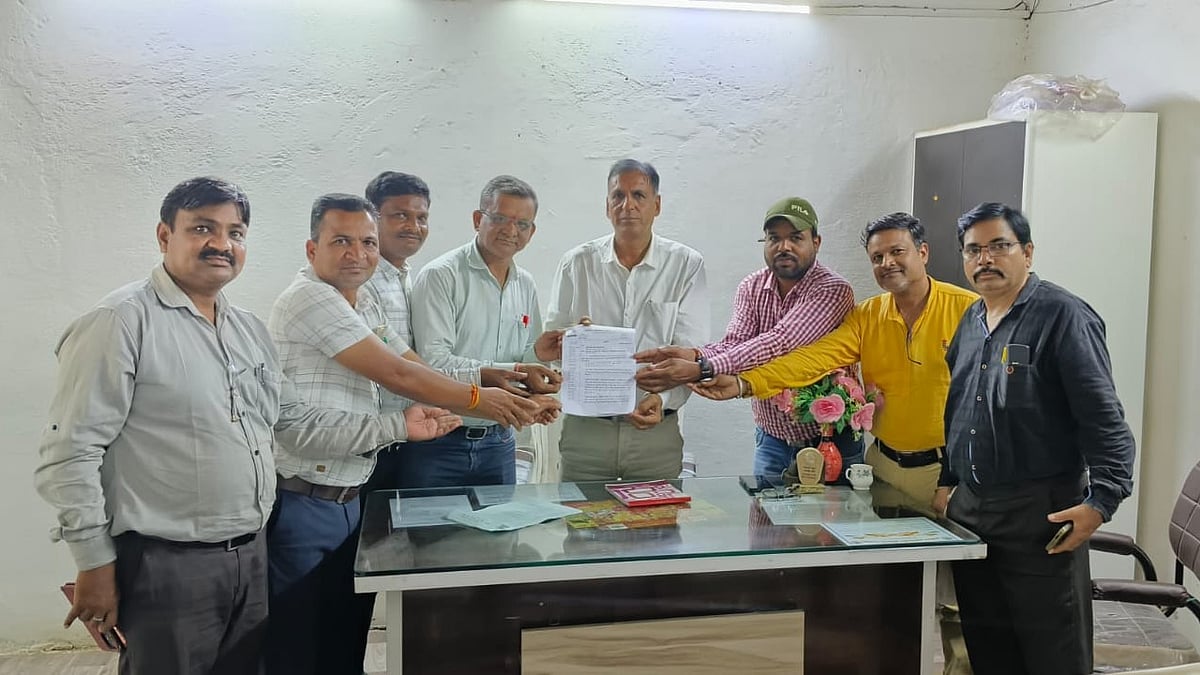 Madhya Pradesh: New Teacher Cadre Employees Demand Pending Financial Rights 