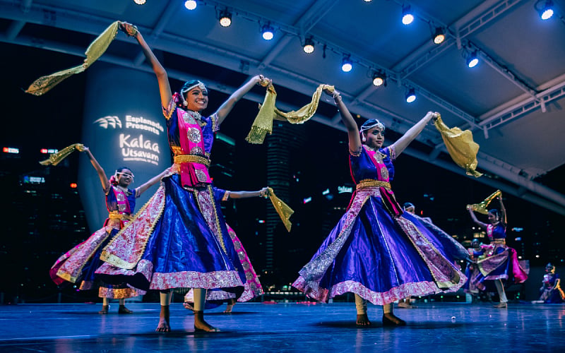 A fun and enjoyable workshop that explores Oyilattam (scarf dance), a vibrant Indian folk dance. Photo courtesy: Esplanade – Theatres on the Bay
