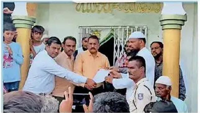 MP: Derogatory Remarks Against Prophet Sparks Protest In Alot; Muslims Demand Action Against Swami Narsinghanand | FP Photo